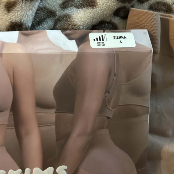 New 
Shaping Underwear
MID WAIST THONG‎ - Picture 9 of 10